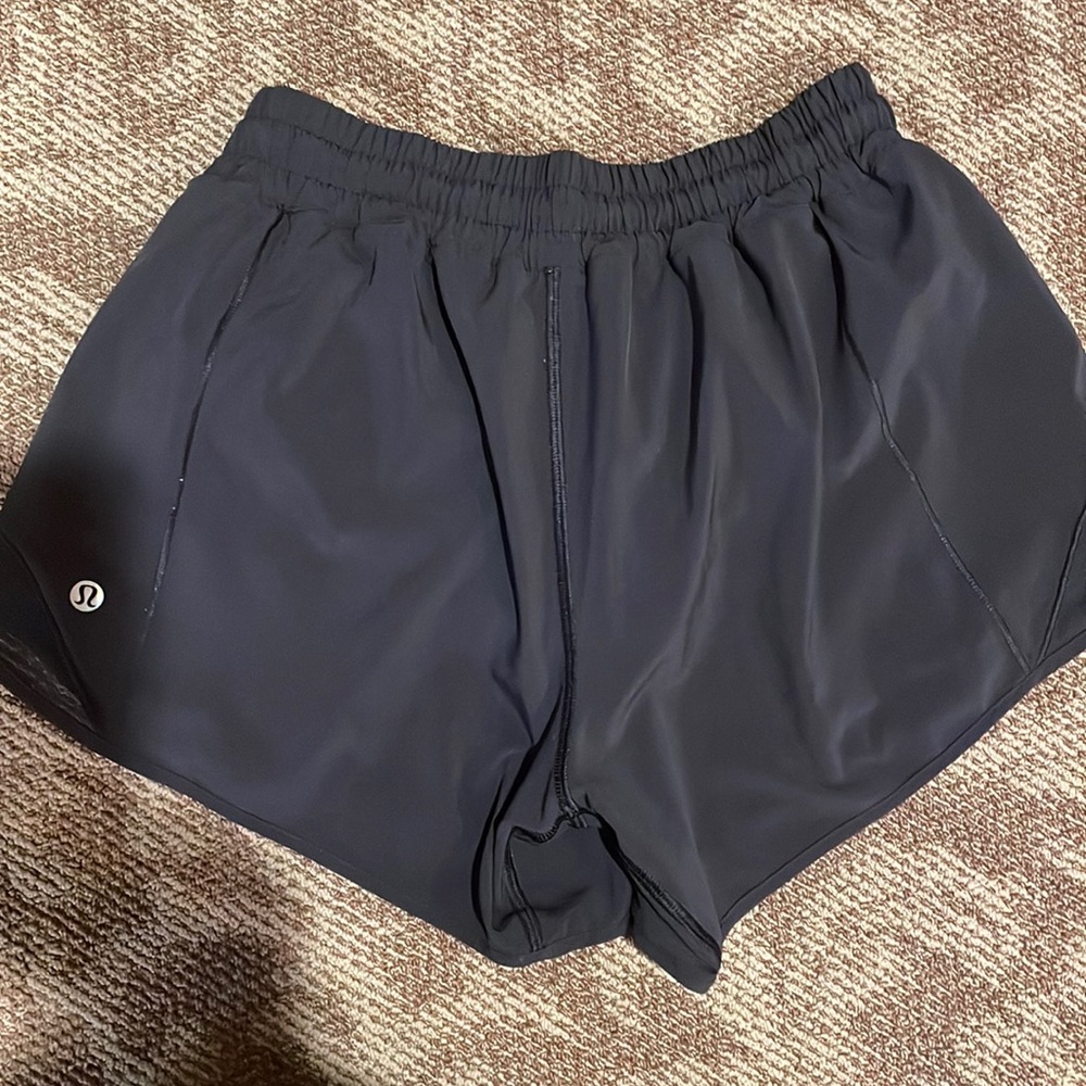 Lululemon black 4” Hotty Hot shorts